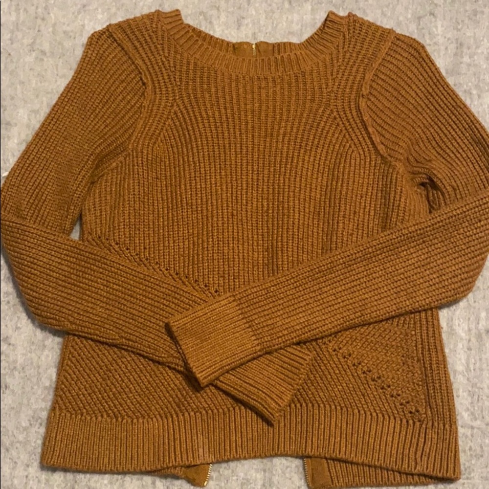 Back zipped sweater